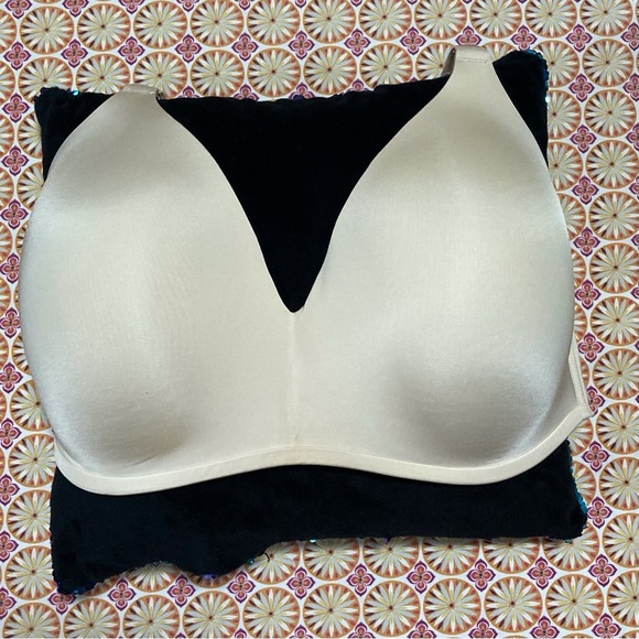 SOMA Vanishing 360 Wireless Bra in Cream | 40DDD - Picture 2 of 8